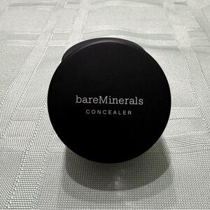 1️⃣. Bare minerals Multitasking Concealer in Summer Bisque